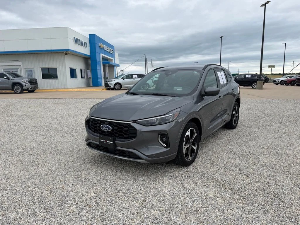 Used 2023 Gray Ford ST-Line Elite image 8