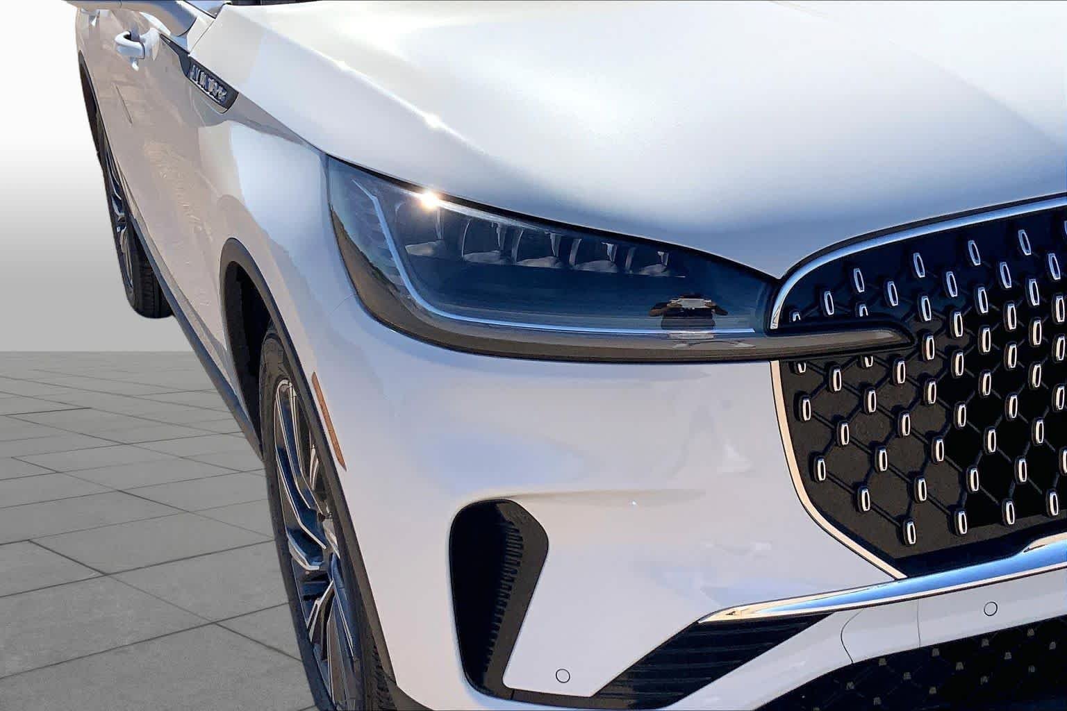 New 2026 Pristine White Metallic Tri-Coat Lincoln Premiere® image 13