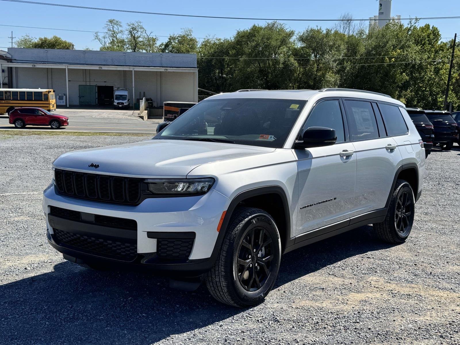 New 2025 Silver Zynith Exterior Paint Jeep Altitude X image 23
