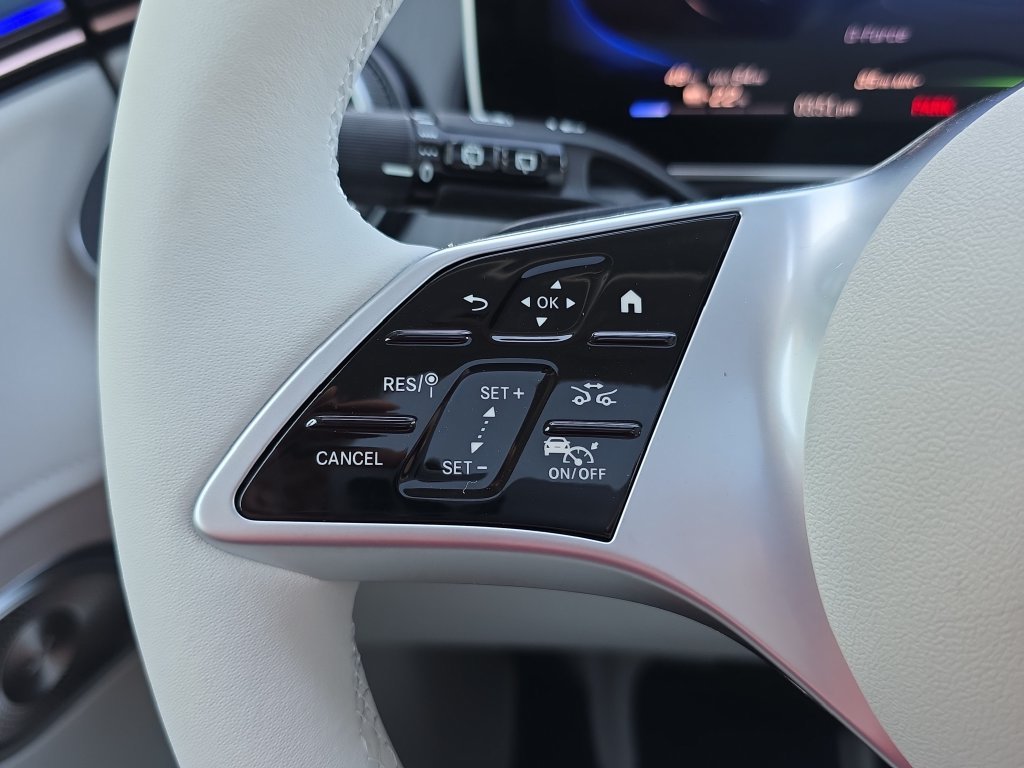 New 2027 Polar White Mercedes-Benz 320+ SUV image 21