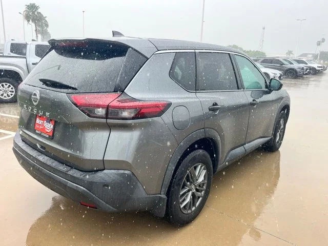 Used 2021 Gray Nissan S image 4
