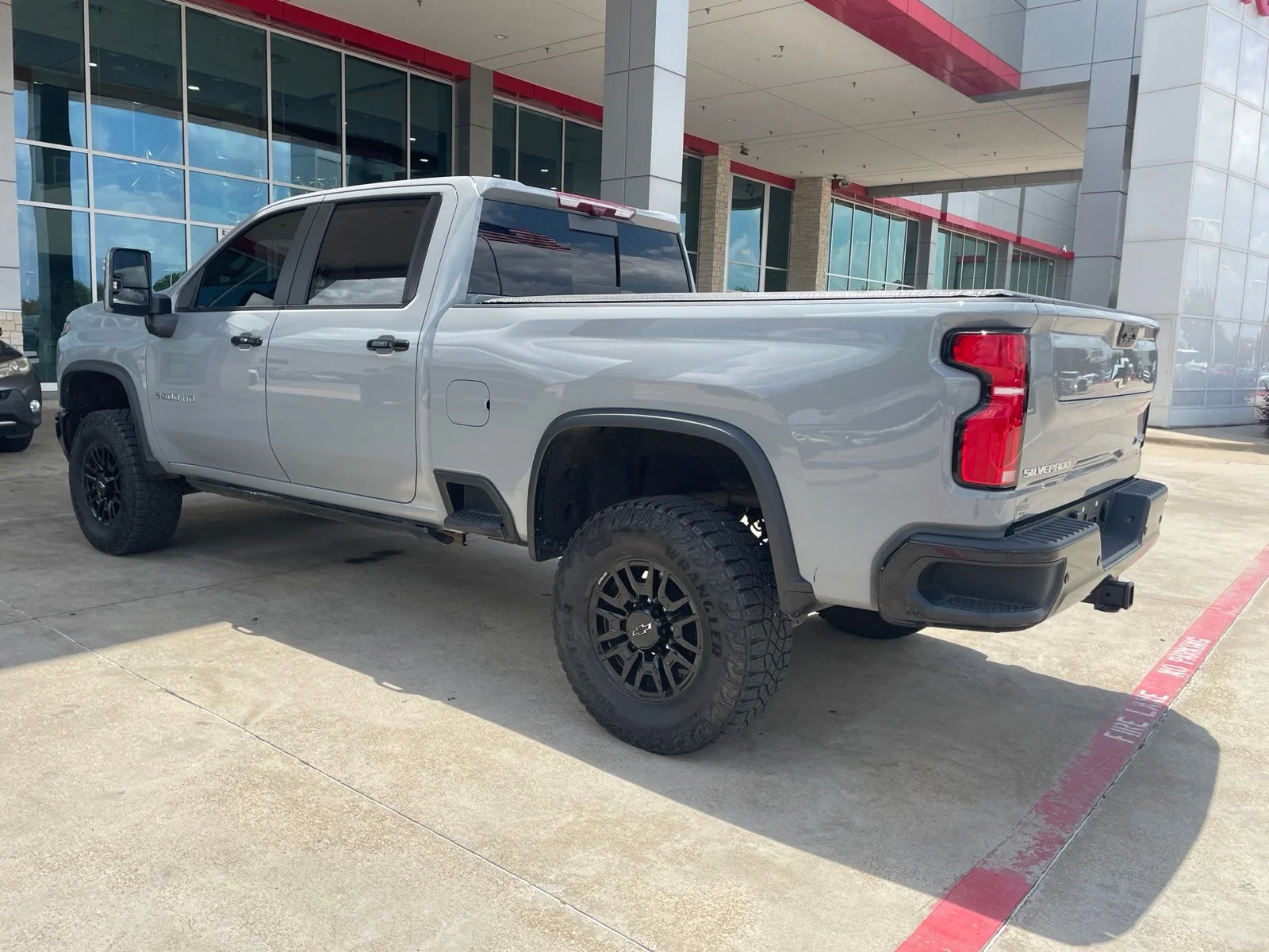 Used 2024 Gray Chevrolet ZR2 image 17