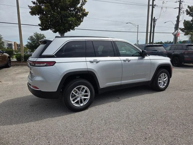New 2026 Silver Zynith Exterior Paint Jeep Laredo image 12
