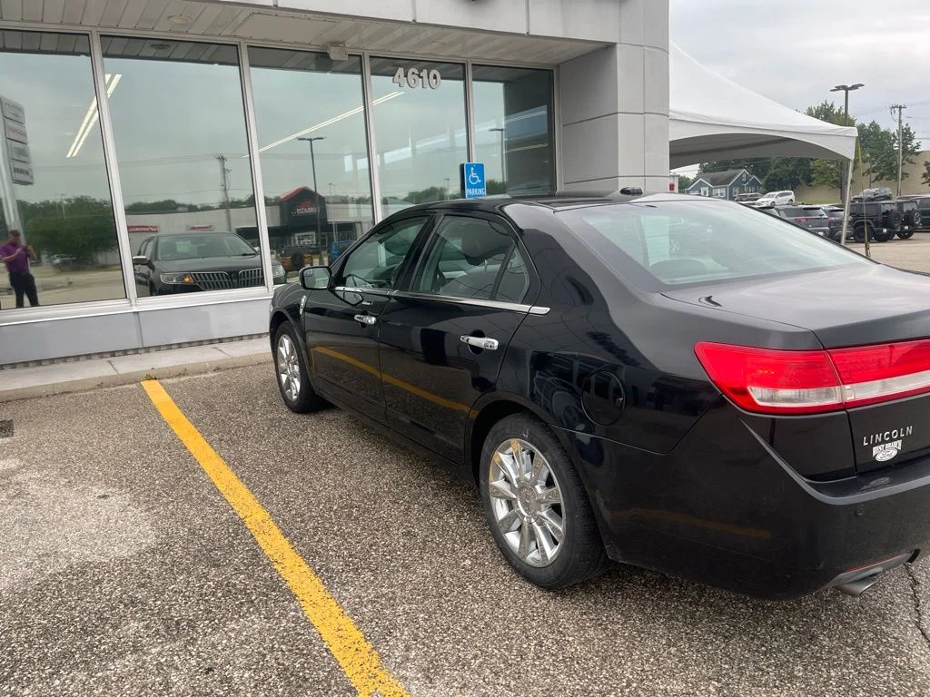 Used 2012 Black Lincoln Base image 4
