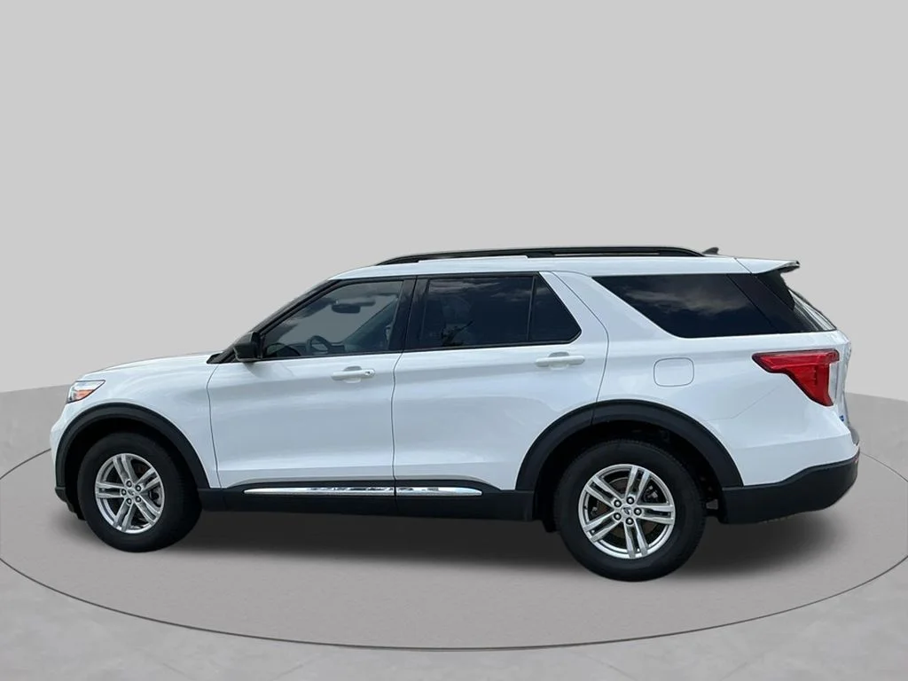 Used 2023 White Ford XLT image 3