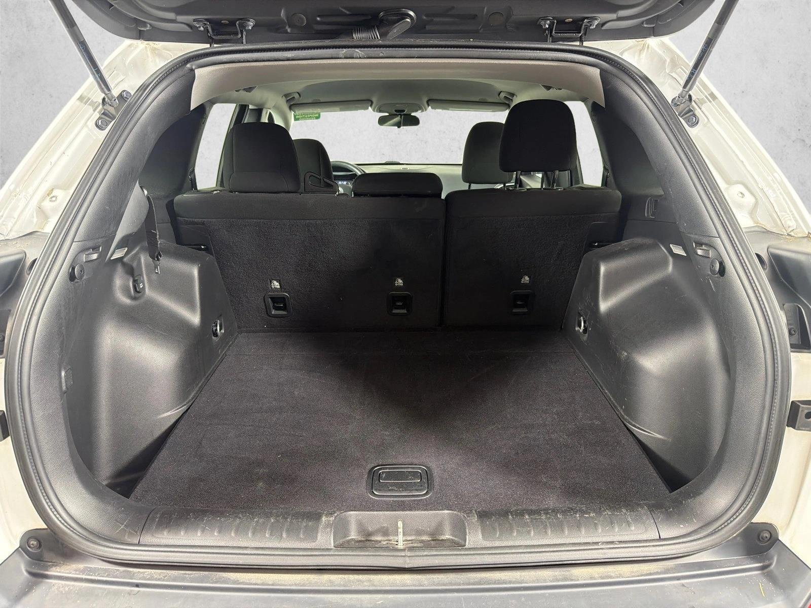 Used 2019 Bright White Clearcoat Jeep Latitude image 18