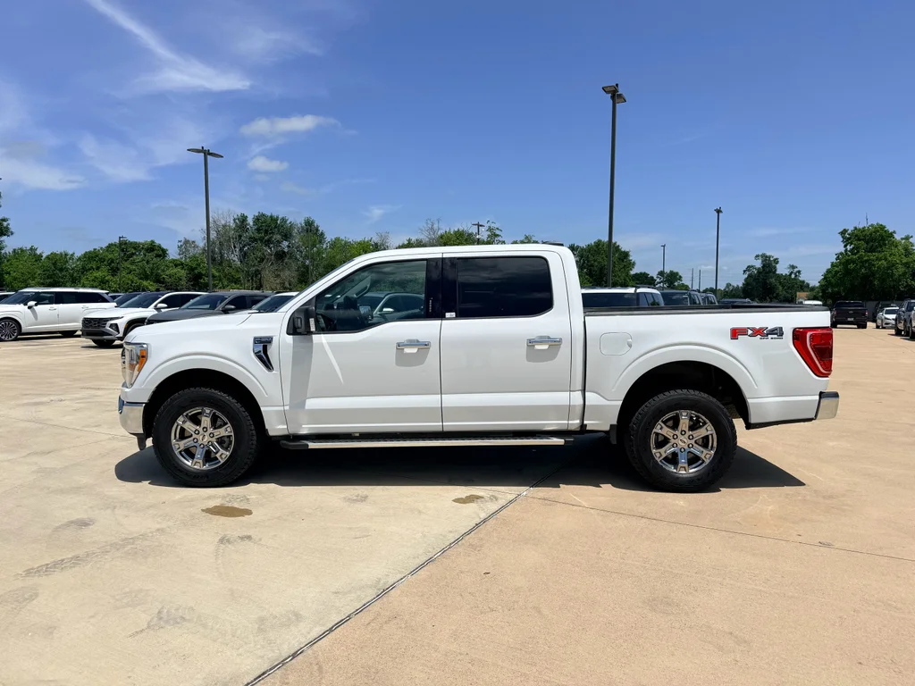 Used 2022 Oxford White Ford XLT image 9