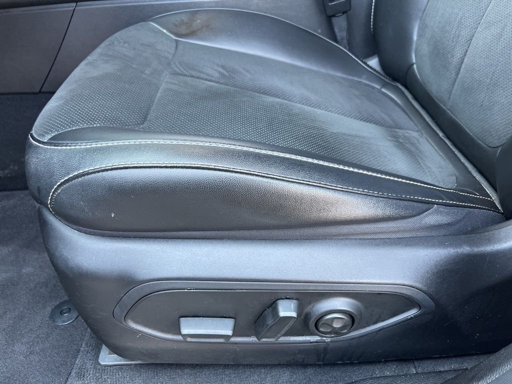 Used 2023 Silver Jeep Altitude X image 25