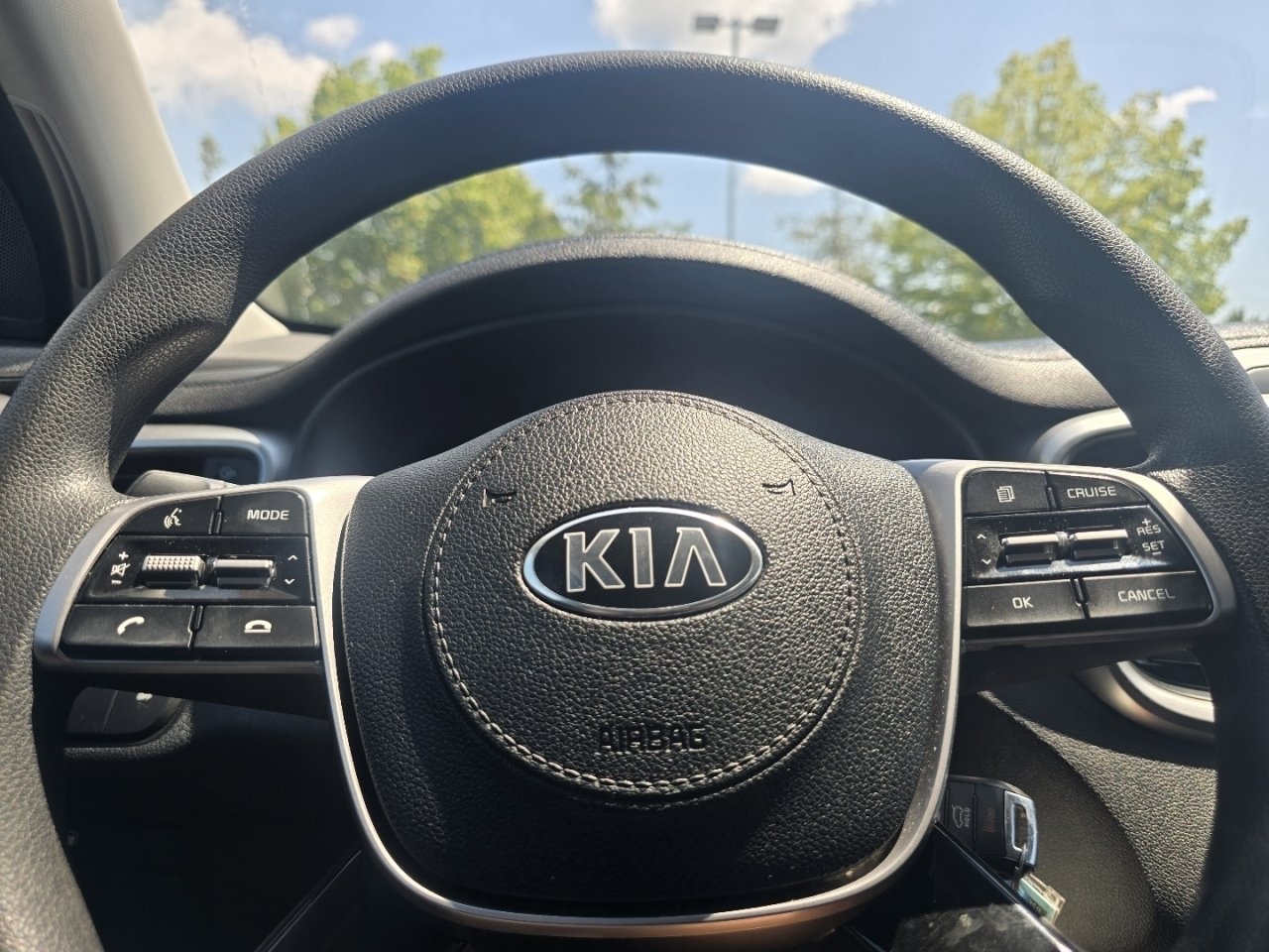 Used 2020 Silver Kia L image 17