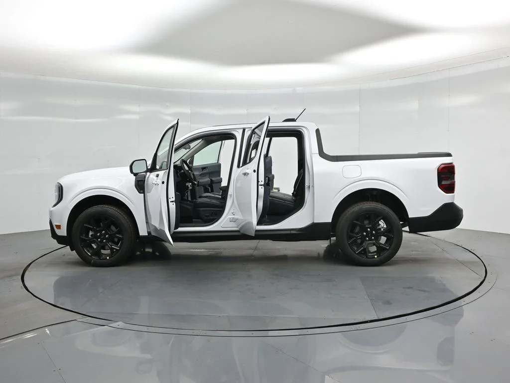 New 2026 Oxford White Ford Lariat image 35