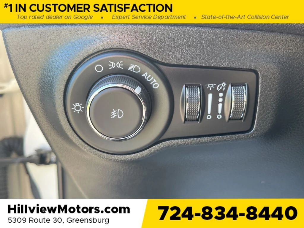 Used 2021 White Clearcoat Jeep Latitude image 23