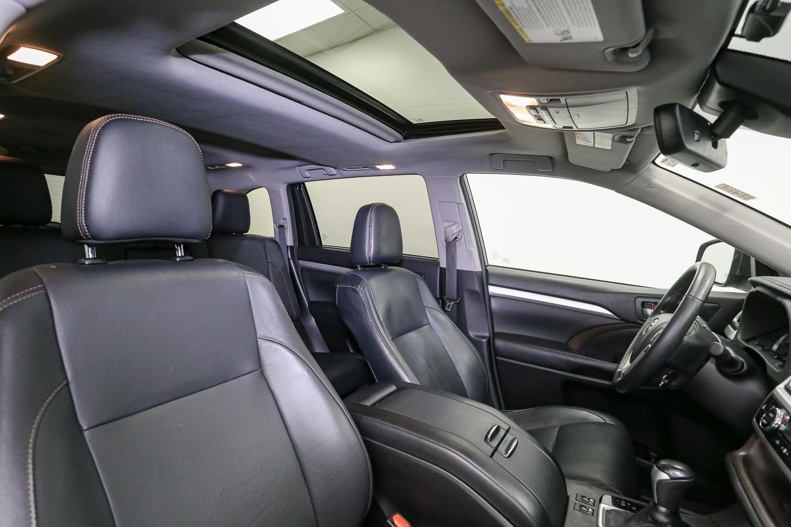 Used 2017 Midnight Black Metallic TOYOTA  image 19