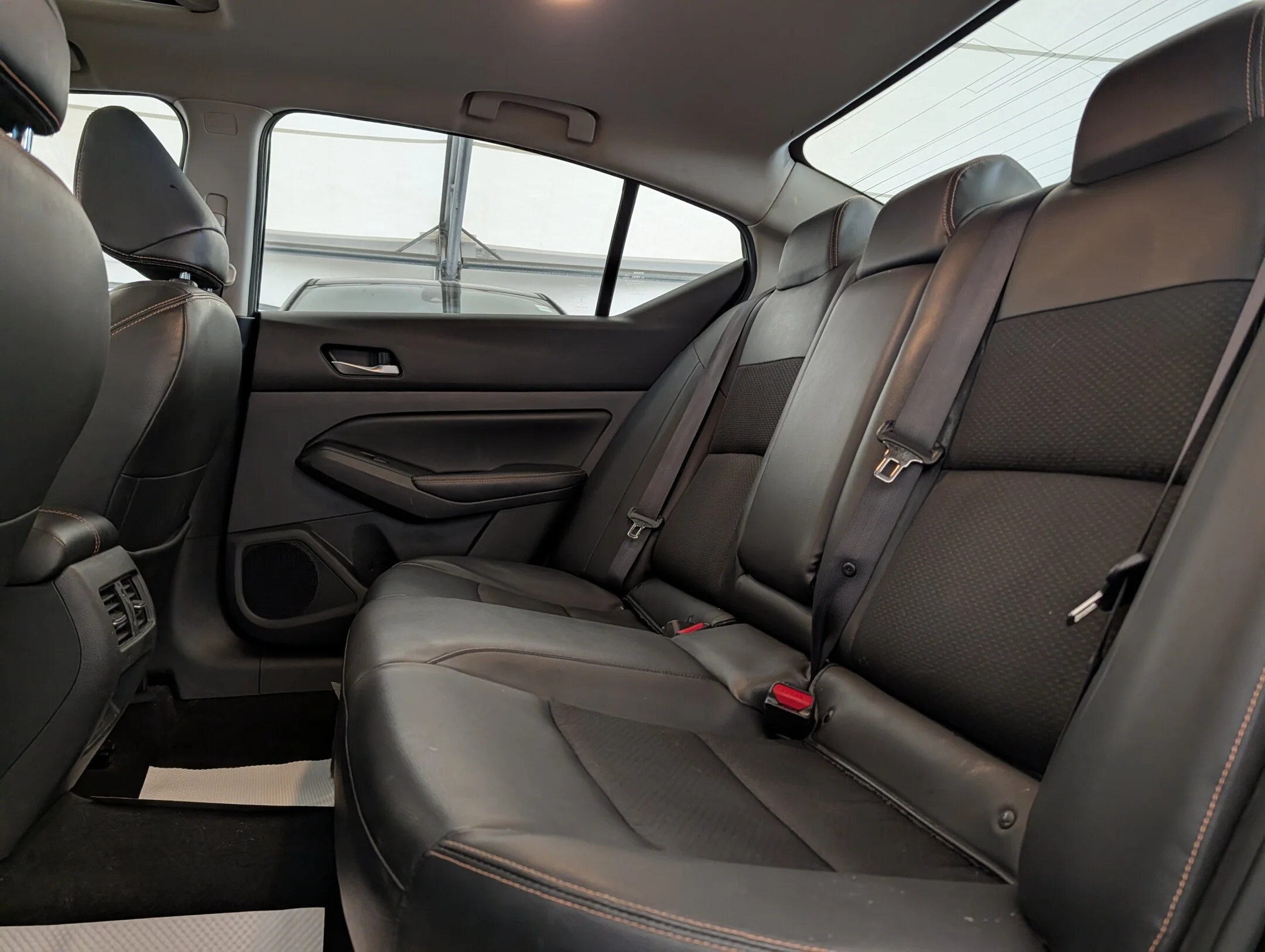 Used 2022 Black Nissan 2.5 SR Midnight Edition AWD - Leather - Sunro - 2.5 SR Midnight Edition Sedan image 28
