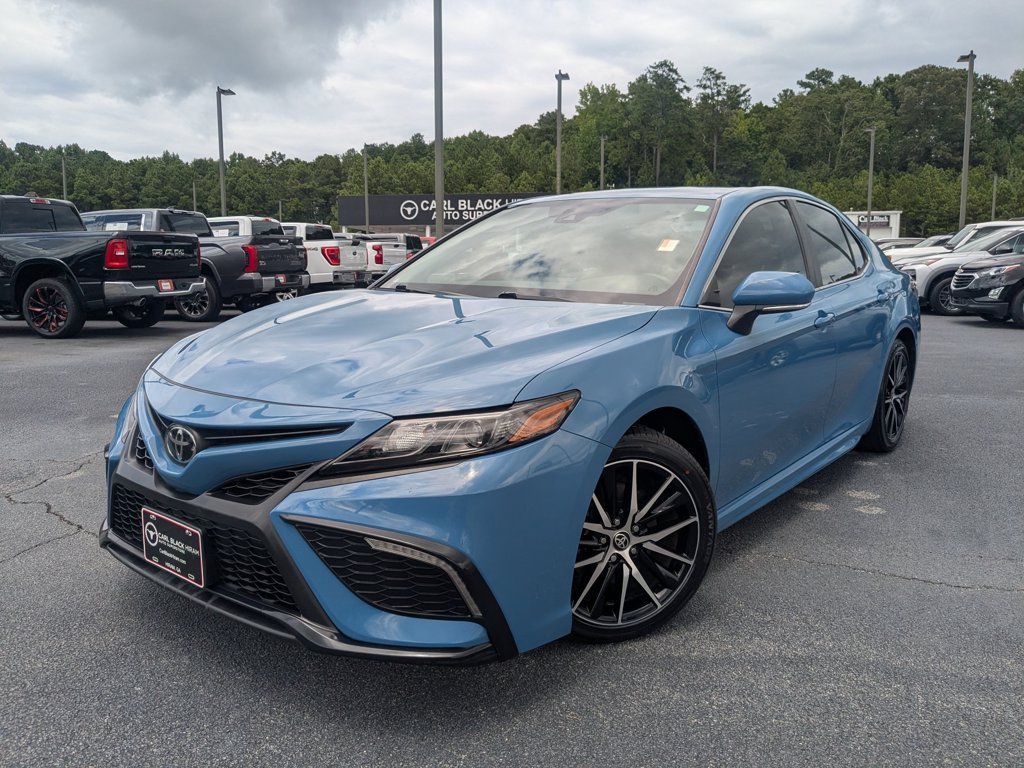 Used 2023  Toyota SE image 1