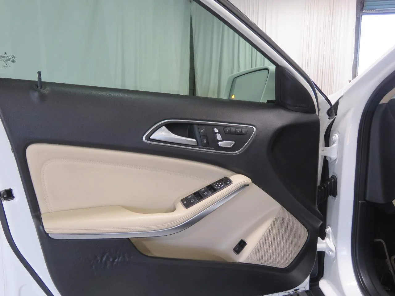 Used 2020 Polar White Mercedes-Benz GLA 250 image 17