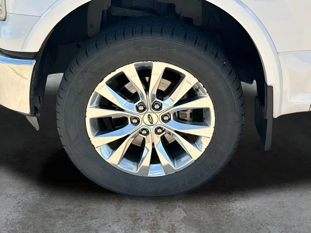 Used 2016 White Platinum Metallic Tri-Coat Ford Lariat image 8
