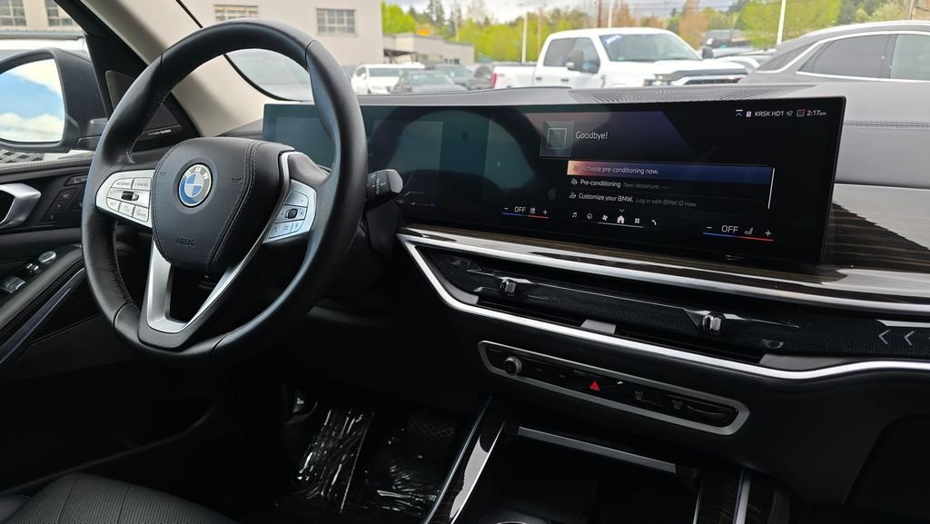 Used 2024 Black Sapphire Metallic BMW xDrive40i image 11