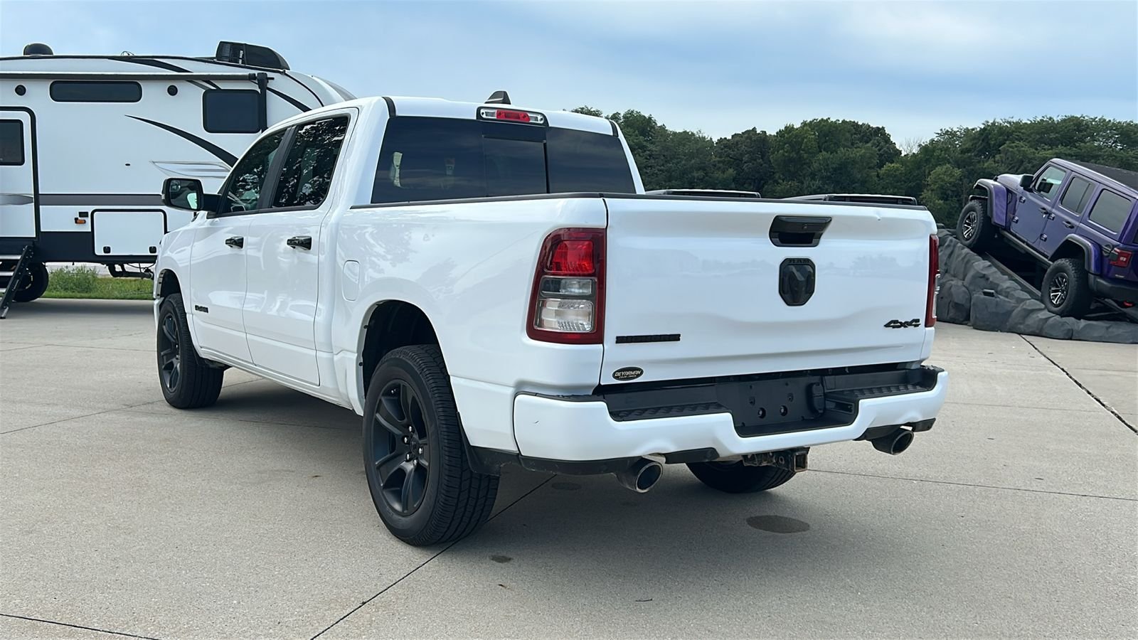 Used 2023 White Ram Big Horn/Lone Star image 6
