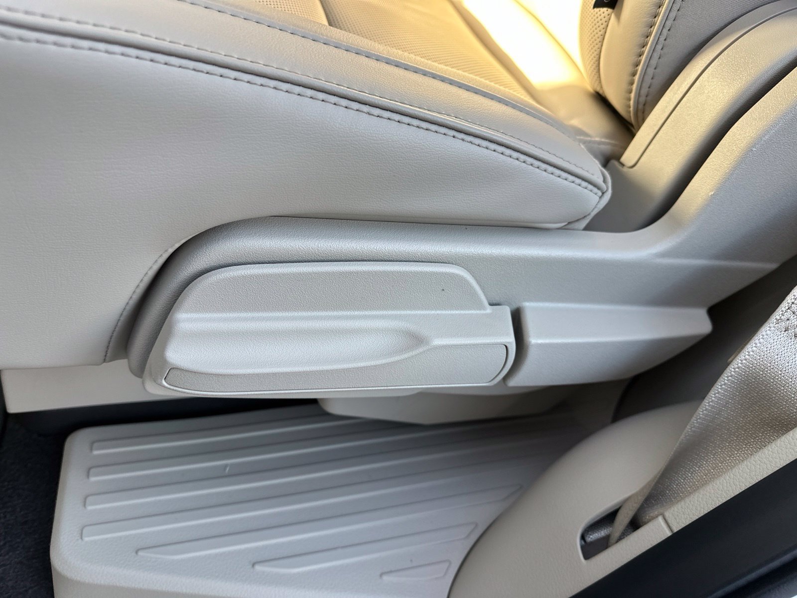Used 2019 White Lincoln Reserve image 26