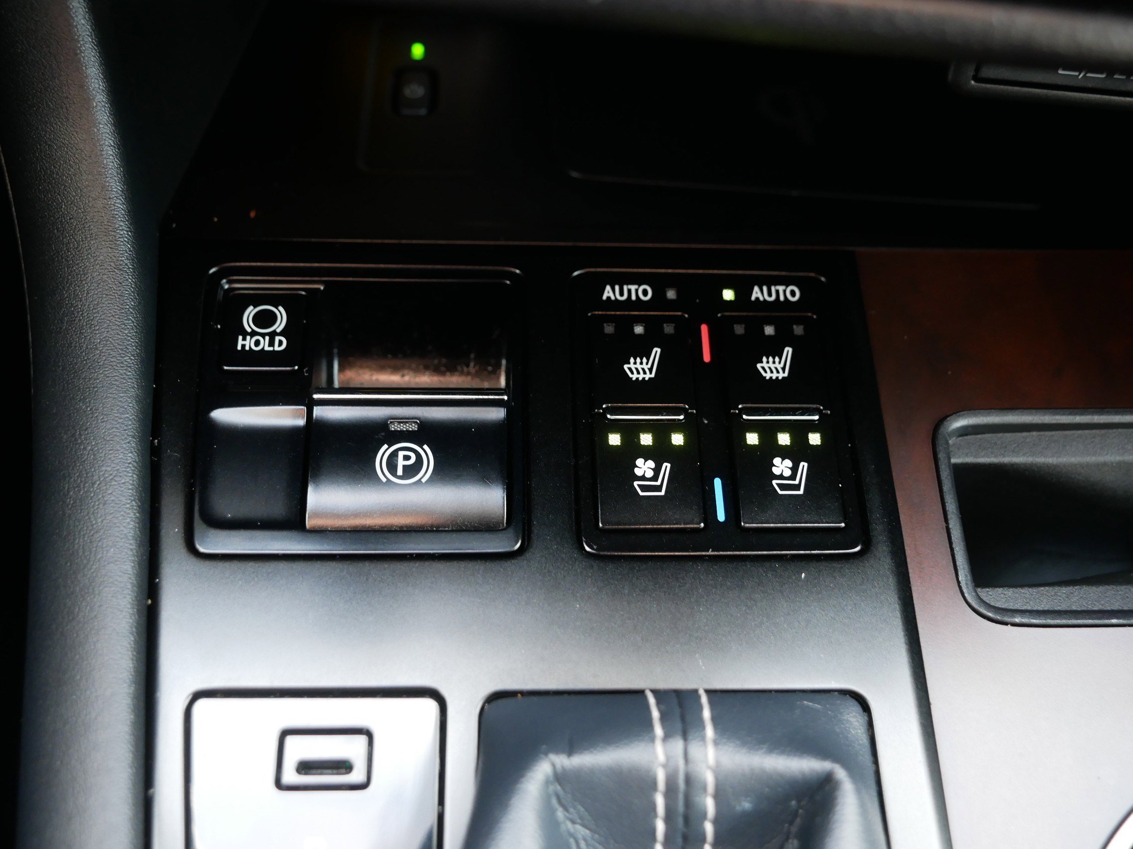 Used 2021 Eminent White Pearl Lexus RX 450h image 28
