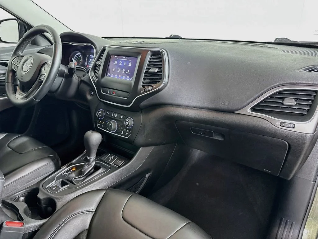 Used 2019 Green Jeep Latitude Plus image 34