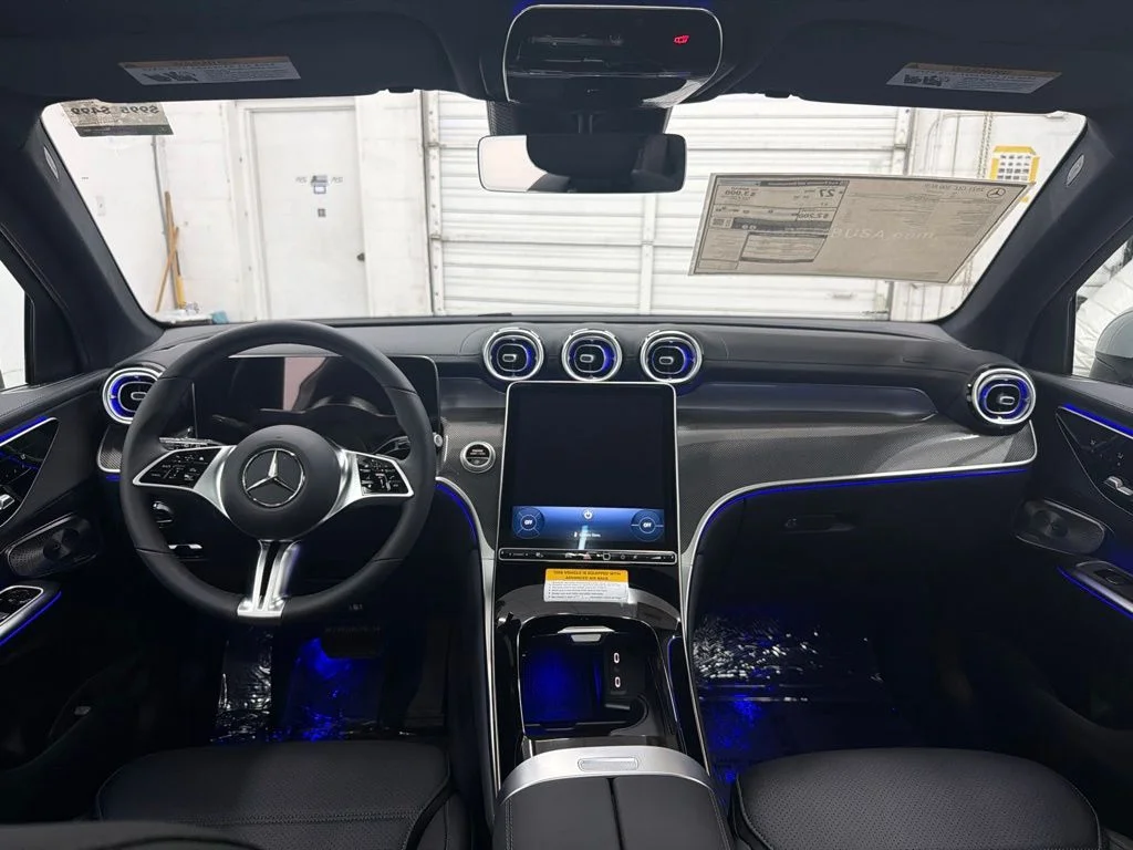 New 2027 White Mercedes-Benz GLC 300 image 25