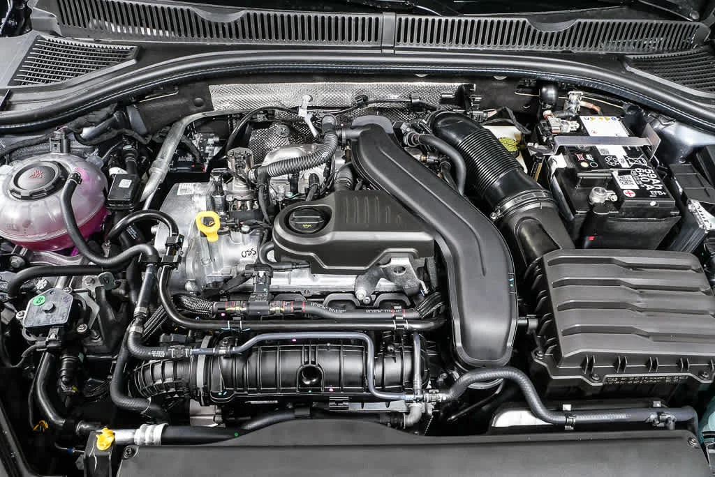 New 2026 Platinum Gray Metallic Volkswagen SE image 34