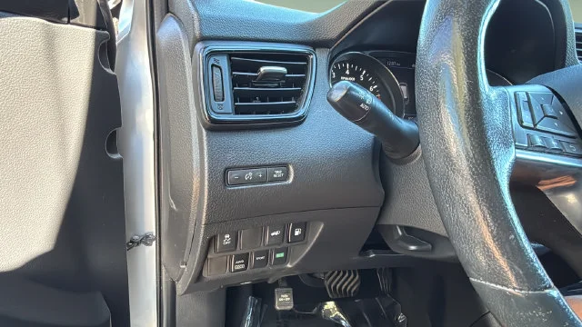Used 2018 Silver Nissan SV image 21