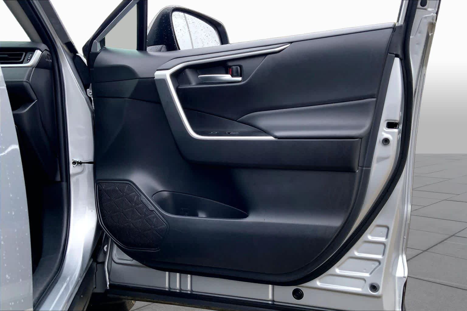 Used 2024 Silver Sky Metallic Toyota XLE image 22