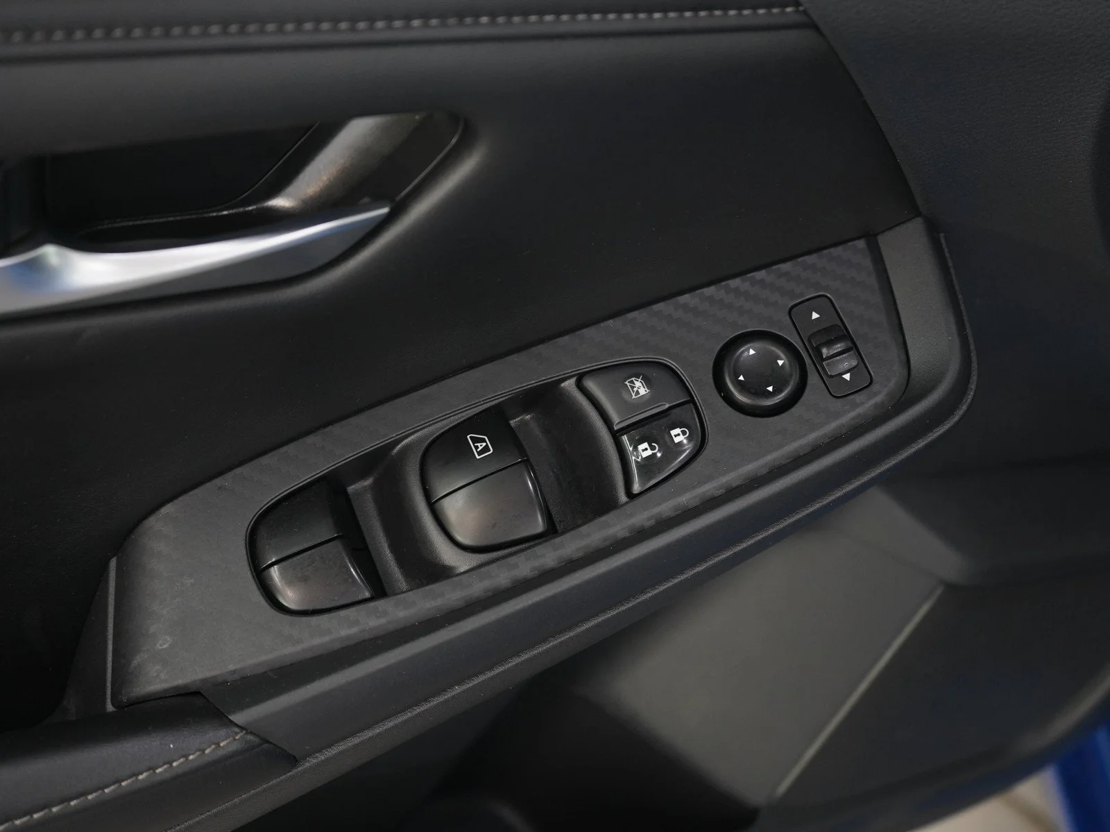 Used 2021 Blue Nissan SV image 17