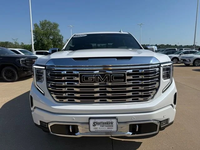 Used 2024 White Frost Tricoat GMC Denali image 11