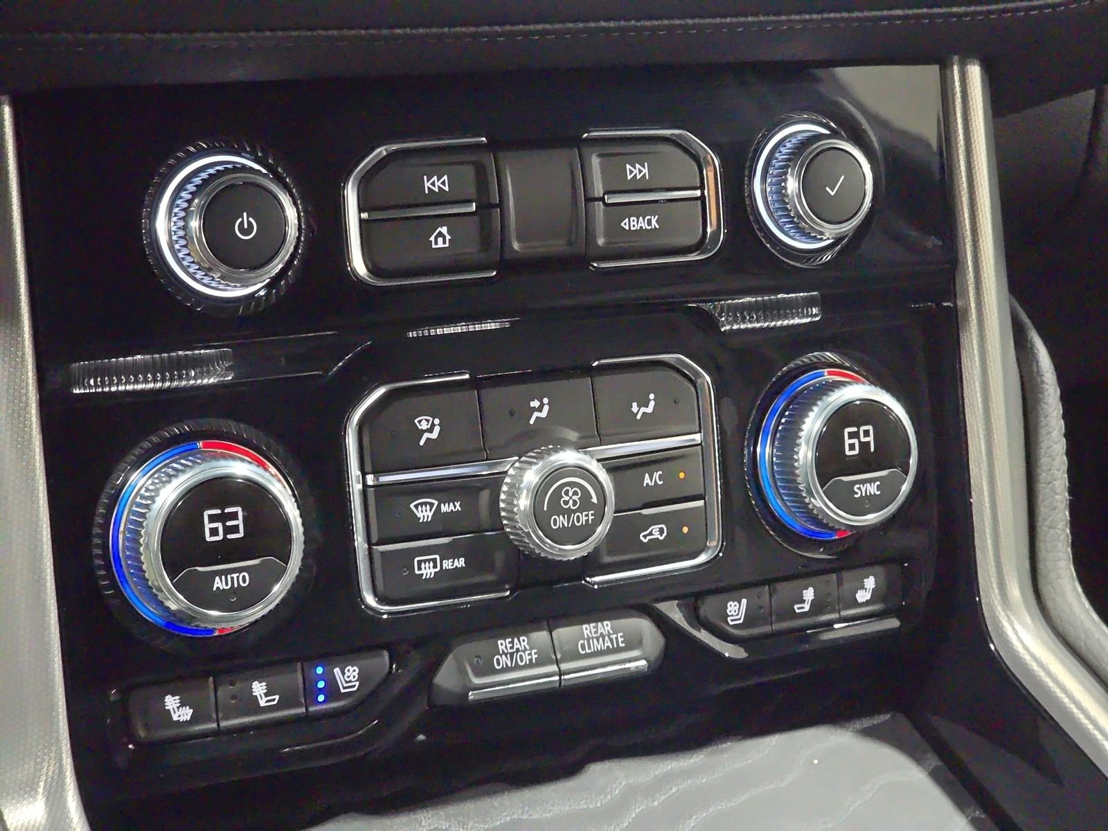 Used 2024 Silver GMC Denali image 22