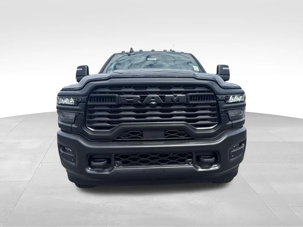 New 2026 Diamond Black Crystal Pearl-Coat Exterior Paint RAM TRADESMAN image 8