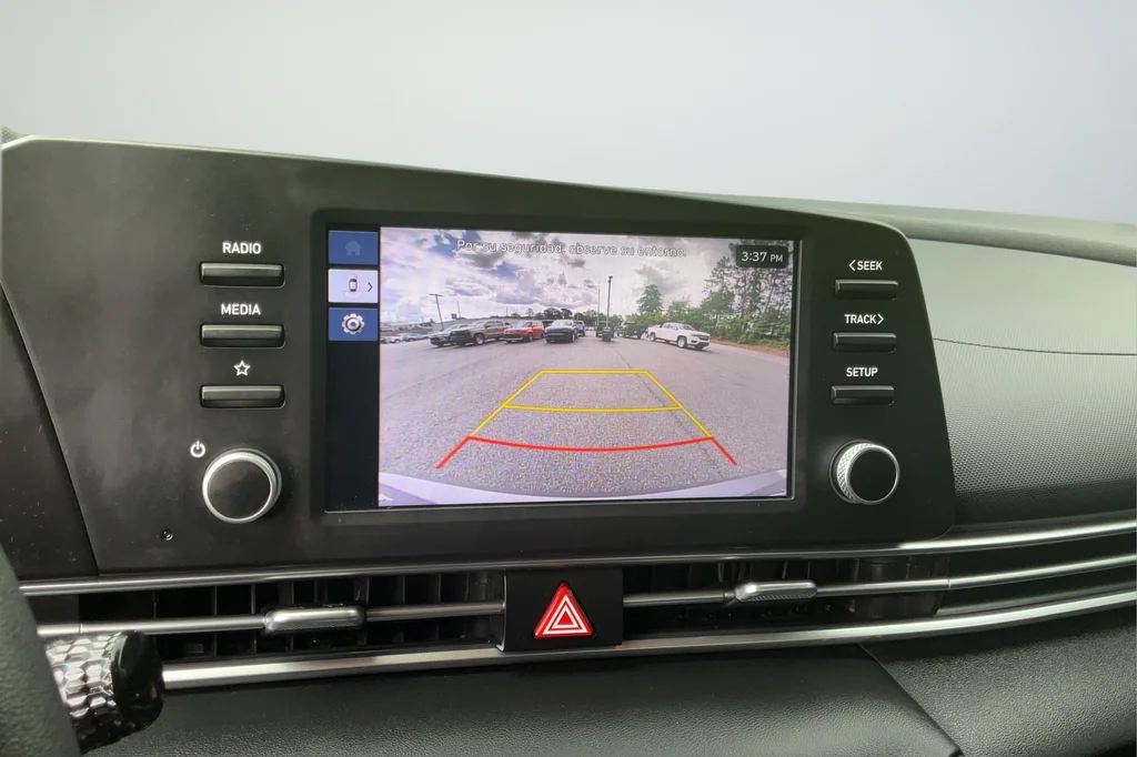 2024 Hyundai Elantra SE - Photo 17