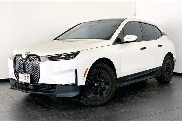 Used 2024 White BMW xDrive50 image 1