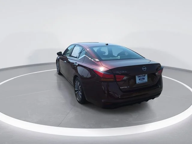 Used 2025 Red Nissan 2.5 SV image 7