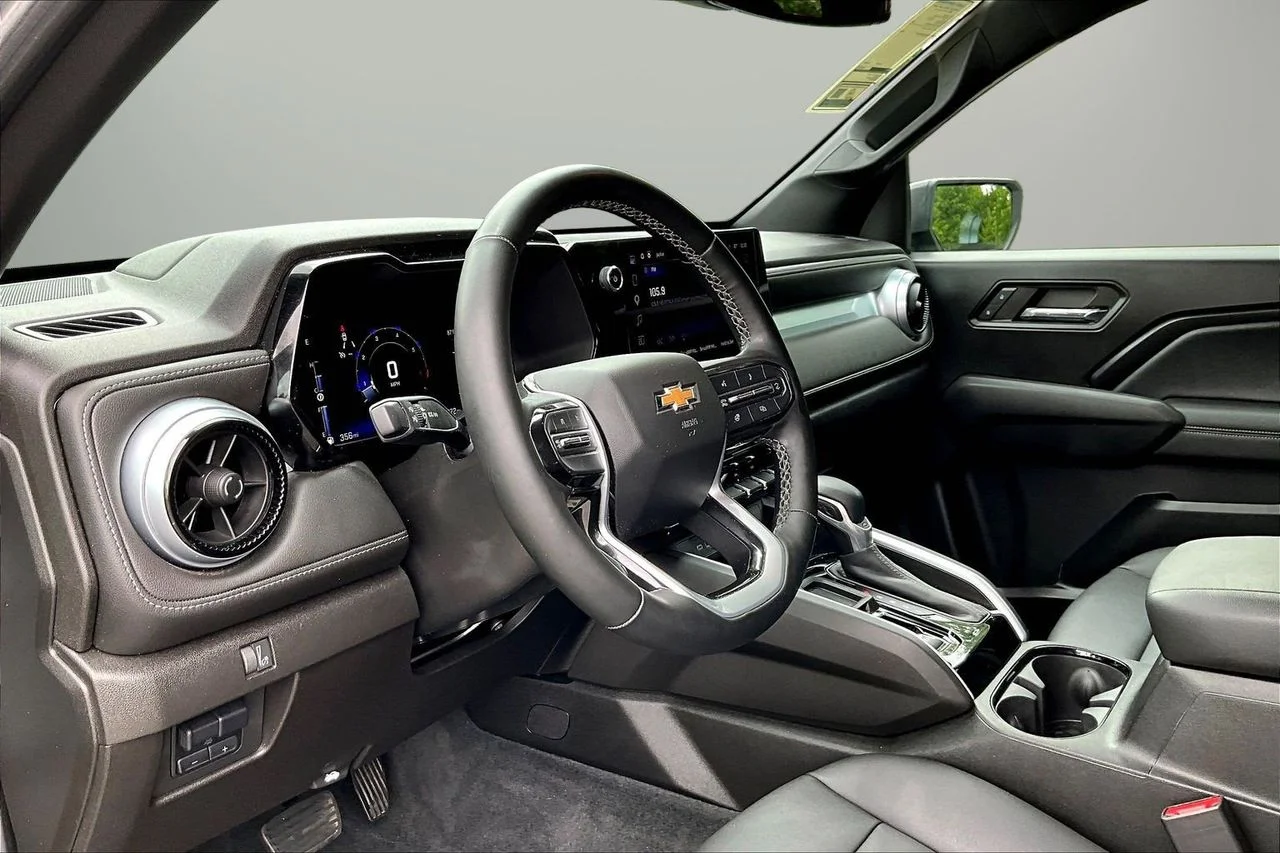 Used 2023 Gray Chevrolet LT image 19