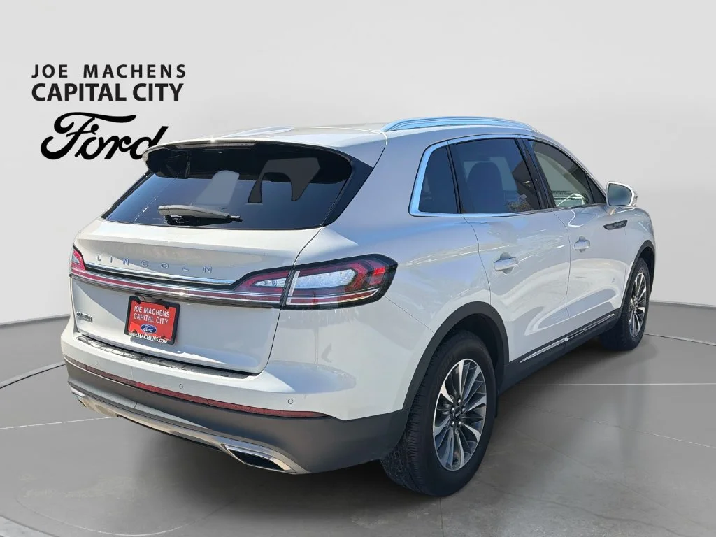 Used 2023 White Lincoln Standard image 5