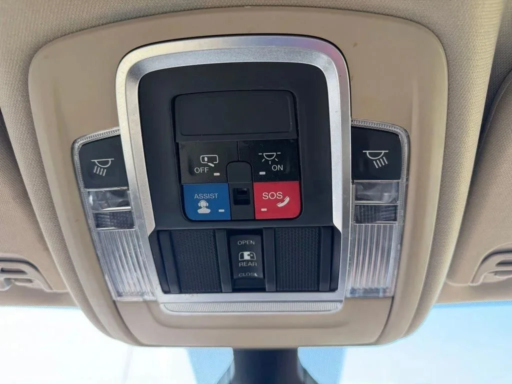 Used 2019 Red RAM Laramie image 18