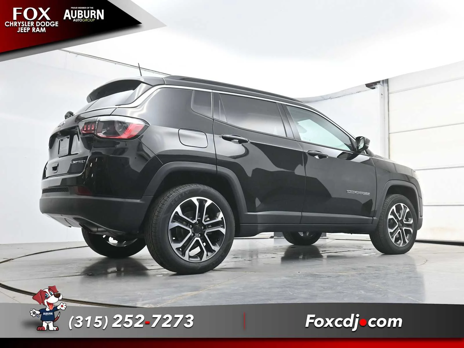 Used 2022 Diamond Black Crystal Pearlcoat Jeep Limited image 24