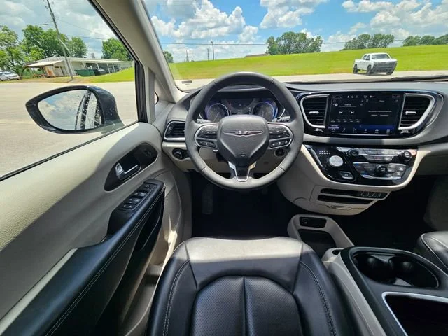 Used 2024 Red Chrysler Touring L image 13