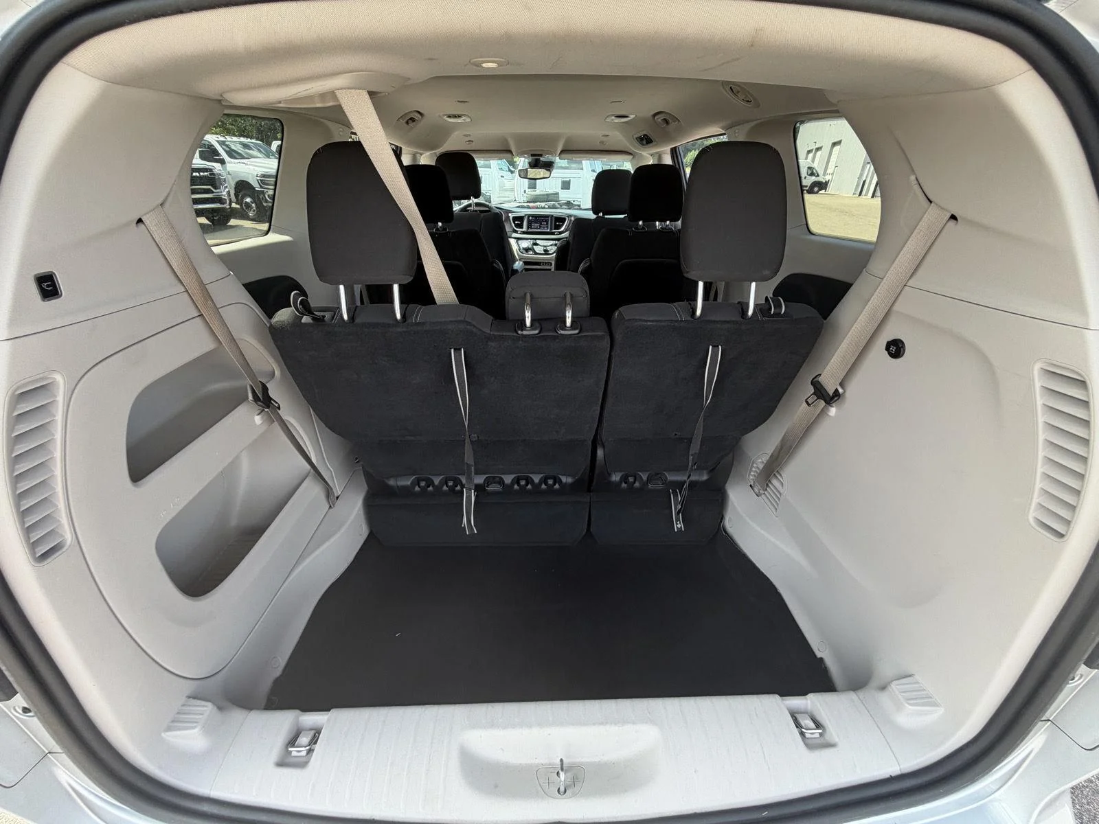 Used 2023 Silver Mist Clearcoat Chrysler LX image 16