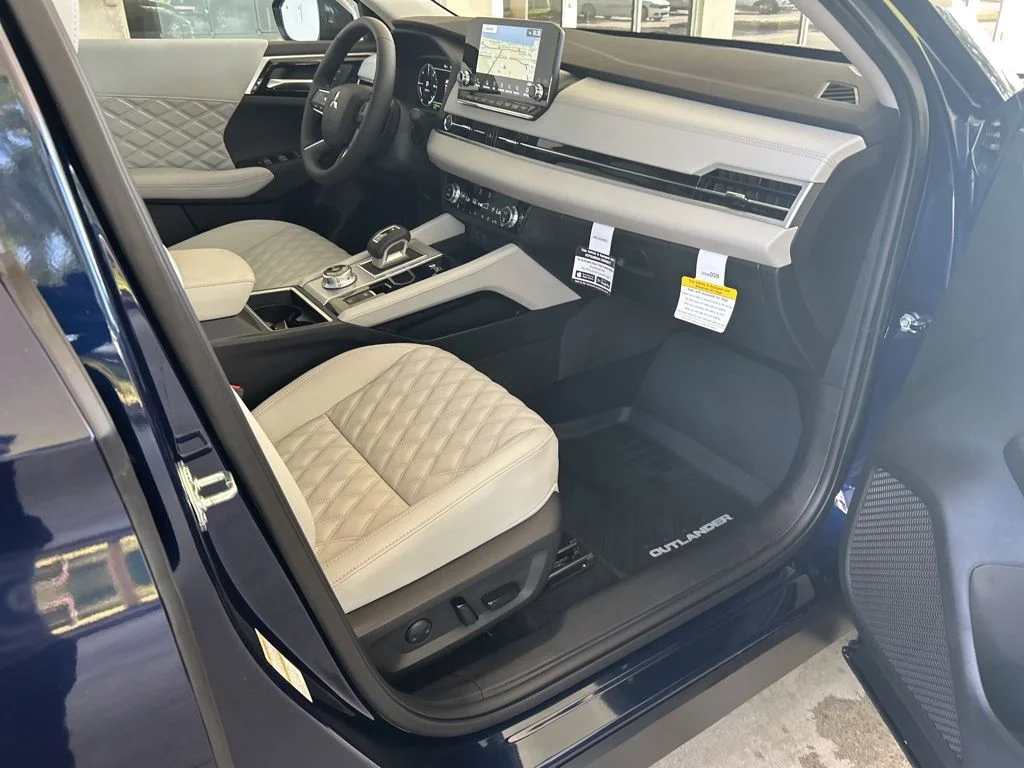 2025 Mitsubishi Outlander Plug-in Hybrid SEL - Photo 25