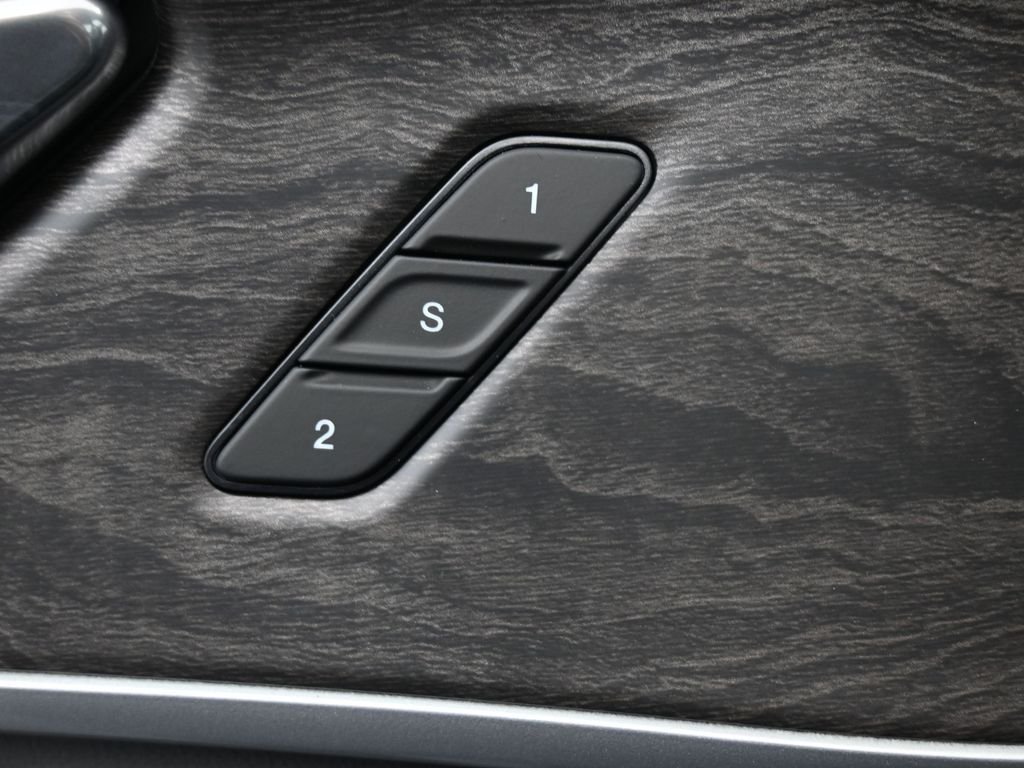New 2026 Diamond Black Crystal Pearlcoat Jeep Limited image 21