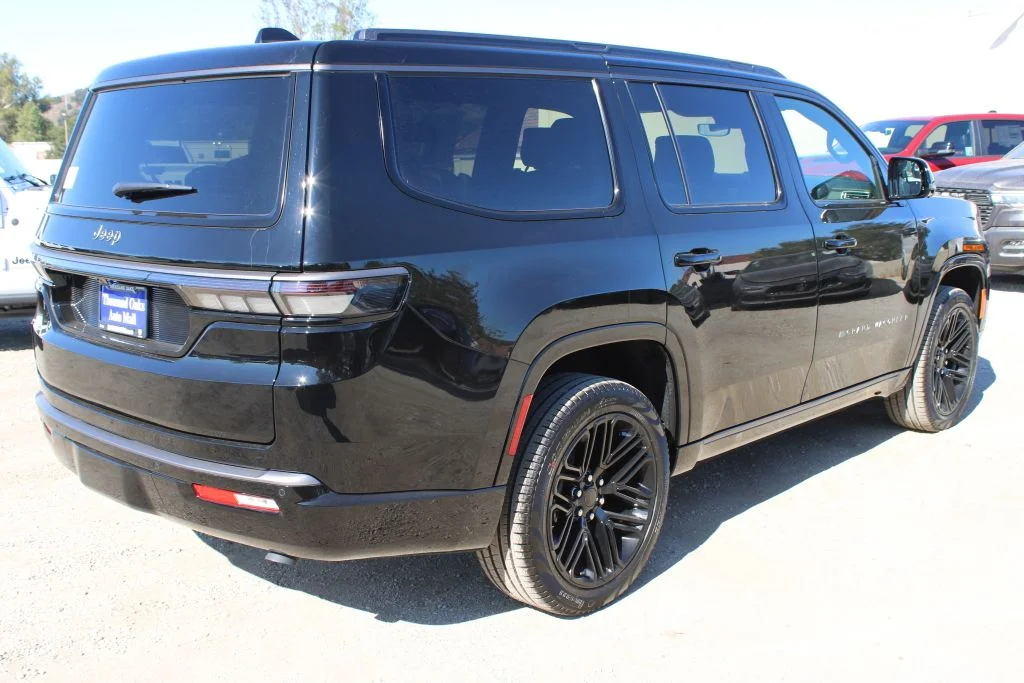 New 2026 High Gloss Black Exterior Paint Jeep Limited Reserve image 4