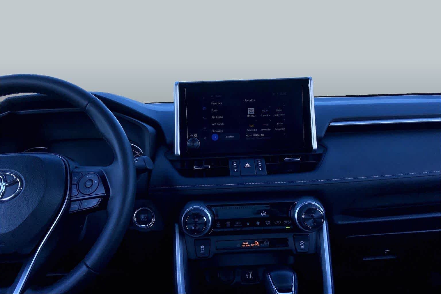 Used 2025 Wind Chill Pearl Toyota XLE Premium image 7