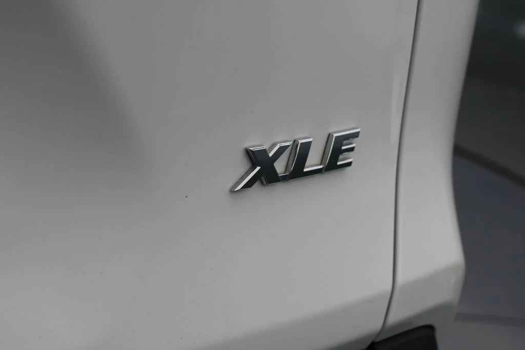 Used 2025 Ice Toyota XLE image 30