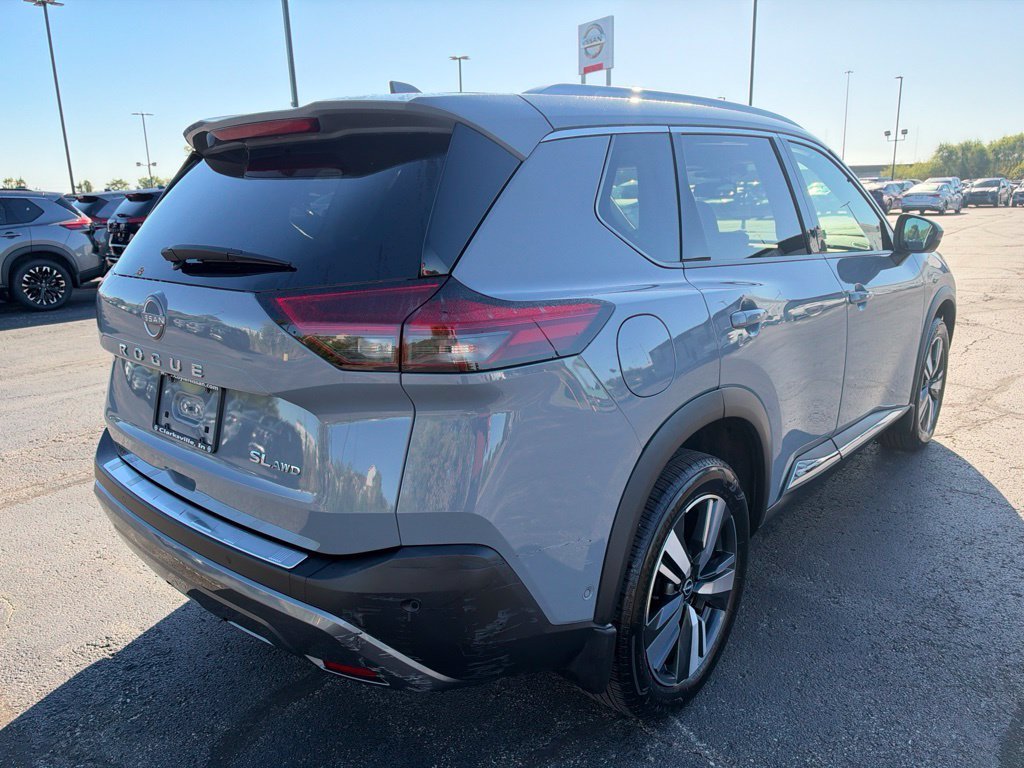 Used 2023 Gray Nissan SL image 3