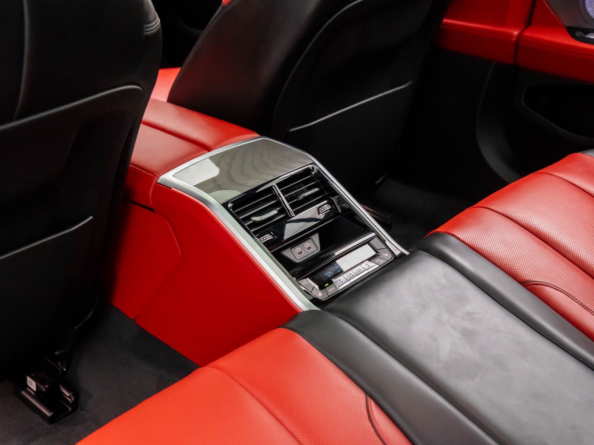 2026 BMW 8 Series 840i - Photo 18