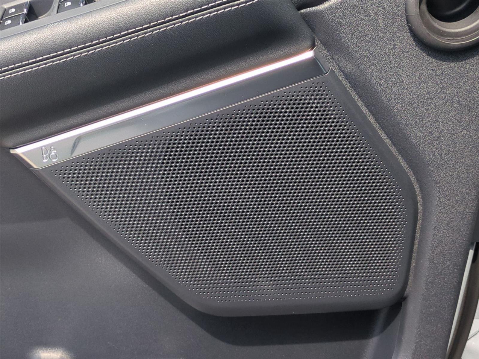 New 2026 Glacier Gray Metallic Tri-Coat Ford MAX Platinum® image 17